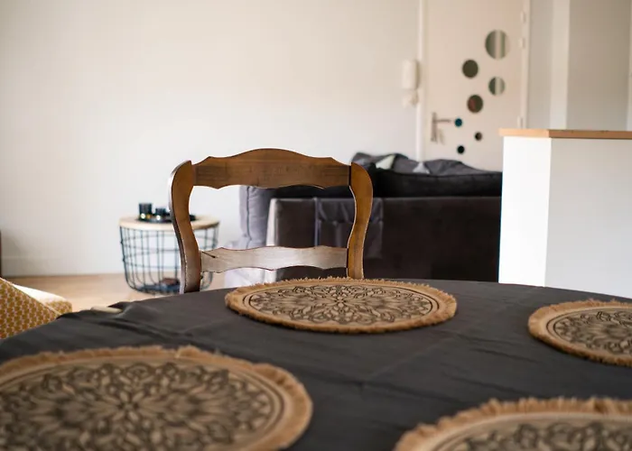 Simplicite Et Calme En Appartement A Issoire