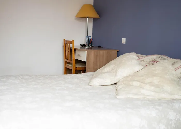 Simplicite Et Calme En Appartement A Issoire